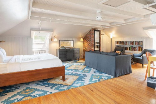 Oakhurst Inn - image 1