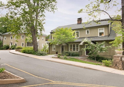 Oakhurst Inn - image 12