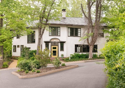 Oakhurst Inn - image 23