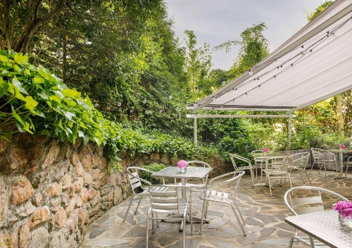 Oakhurst Inn - image 30