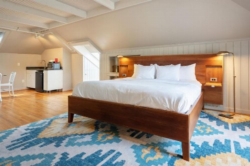 Oakhurst Inn - image 35