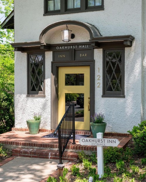 Oakhurst Inn - image 39