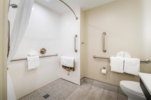 The English Inn of Charlottesville - image 7