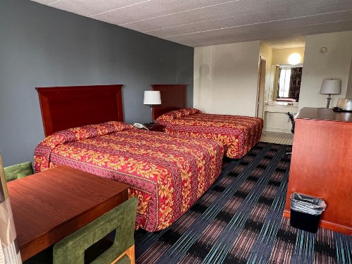 Royal Inn Motel-Charlottesville - image 5