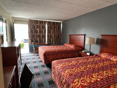 Royal Inn Motel-Charlottesville - image 7