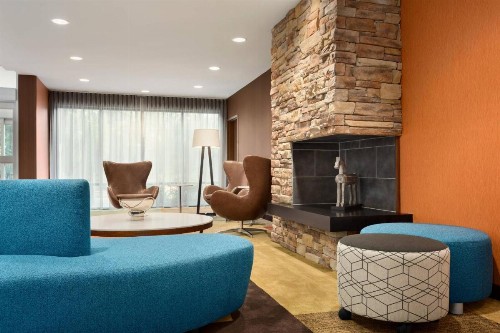 Fairfield Inn & Suites by Marriott Charlottesville Downtown/University Area - image 4