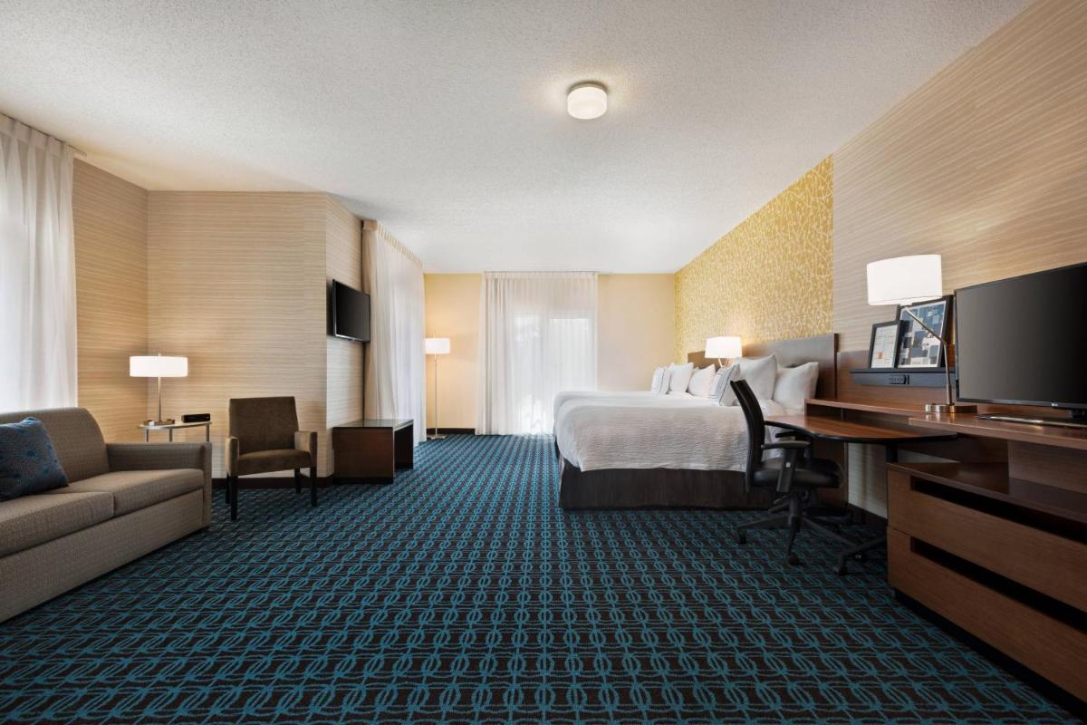 Fairfield Inn & Suites by Marriott Charlottesville Downtown/University Area - image 6