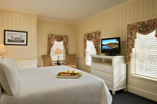 Chatham Wayside Inn - image 11