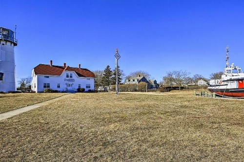 Chatham Home about 1 Mi to Downtown and Oyster Pond Beach - image 8