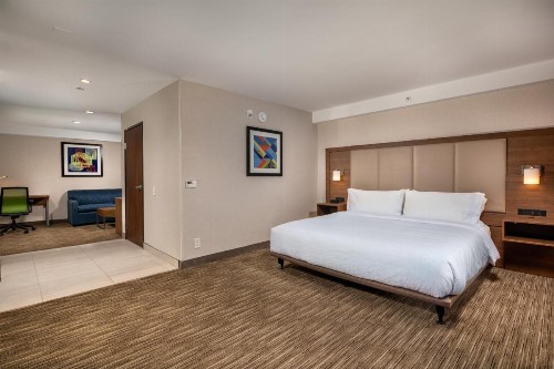 Holiday Inn Express & Suites Chatsworth an IHG Hotel - image 26