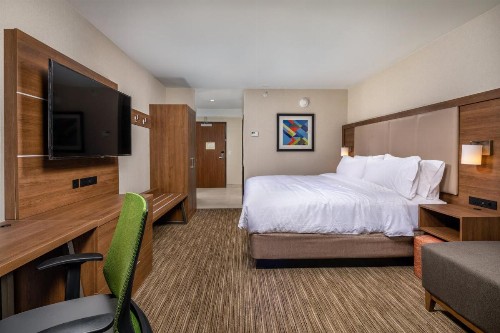 Holiday Inn Express & Suites Chatsworth an IHG Hotel - image 30