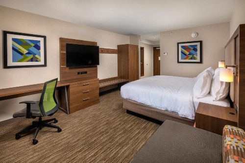 Holiday Inn Express & Suites Chatsworth an IHG Hotel - image 36