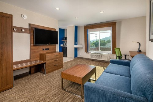 Holiday Inn Express & Suites Chatsworth an IHG Hotel - image 40