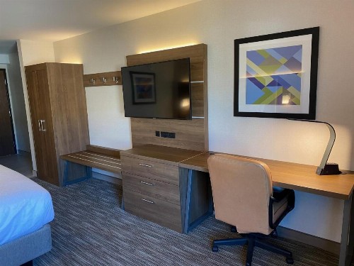Holiday Inn Express & Suites Chatsworth an IHG Hotel - image 49