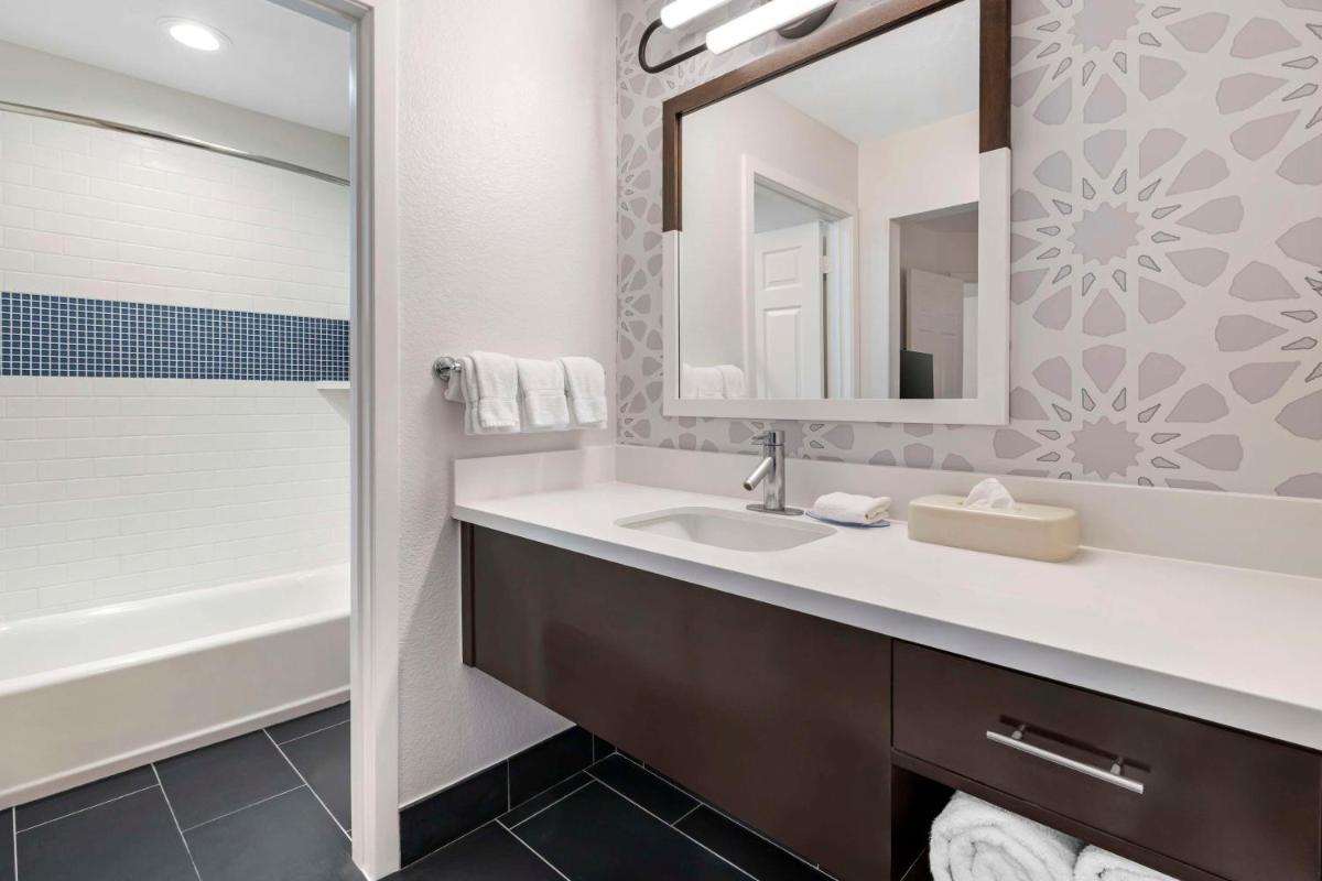 Sonesta ES Suites Chatsworth - image 2