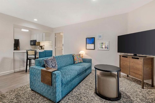 Sonesta ES Suites Chatsworth - image 3