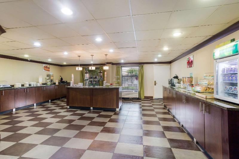Quality Inn - Hamilton Place - image 6