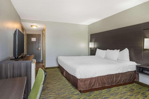 Clarion Inn near Lookout Mountain - image 14