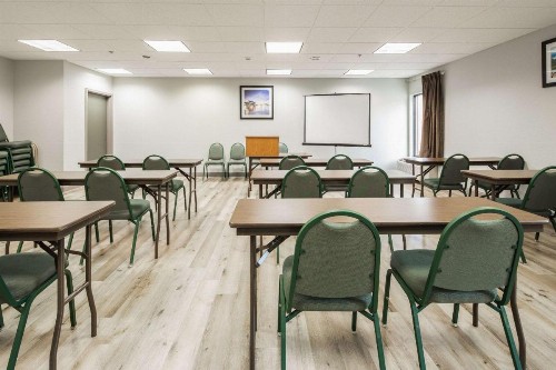 Clarion Inn near Lookout Mountain - image 35