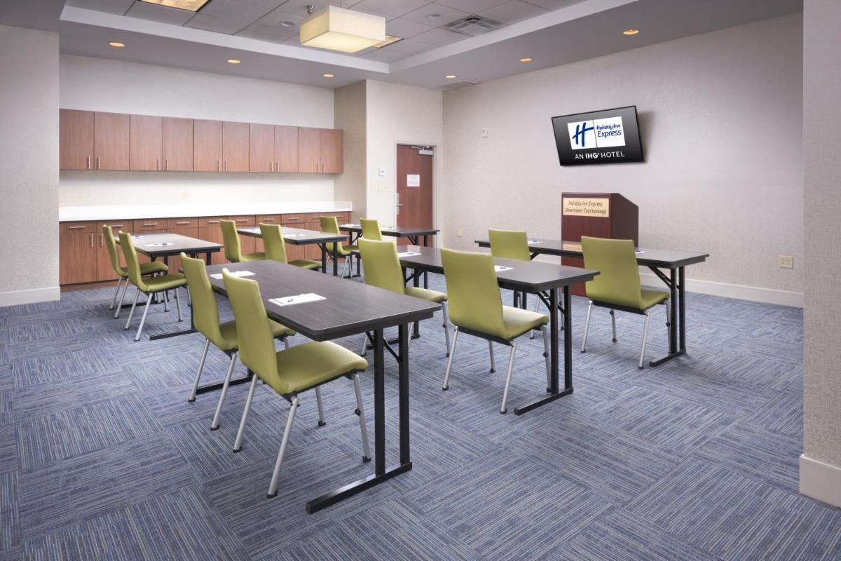 Holiday Inn Express Hotel & Suites Chattanooga Downtown an IHG Hotel - image 2