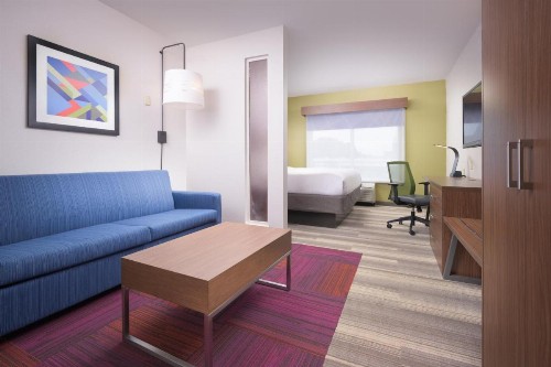 Holiday Inn Express Hotel & Suites Chattanooga Downtown an IHG Hotel - image 3