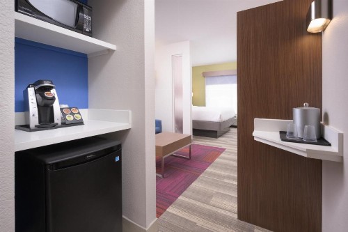 Holiday Inn Express Hotel & Suites Chattanooga Downtown an IHG Hotel - image 4