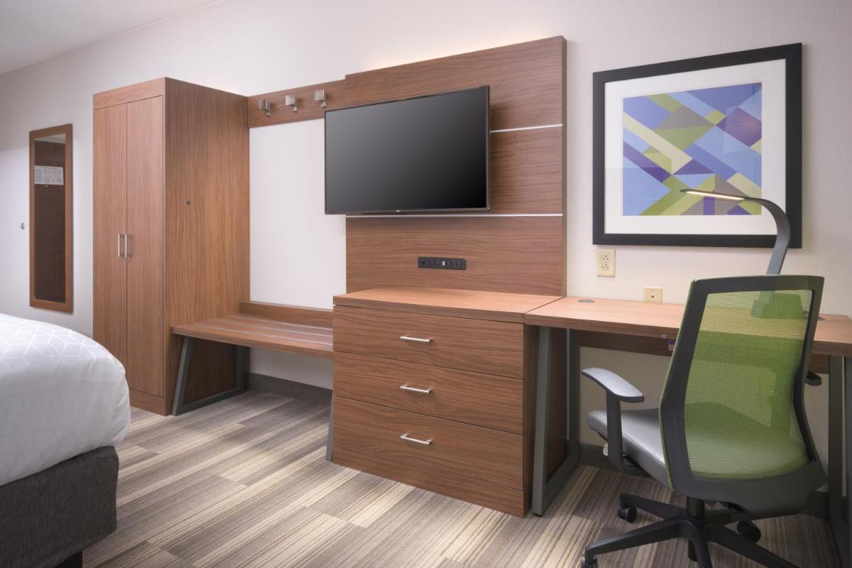 Holiday Inn Express Hotel & Suites Chattanooga Downtown an IHG Hotel - image 6