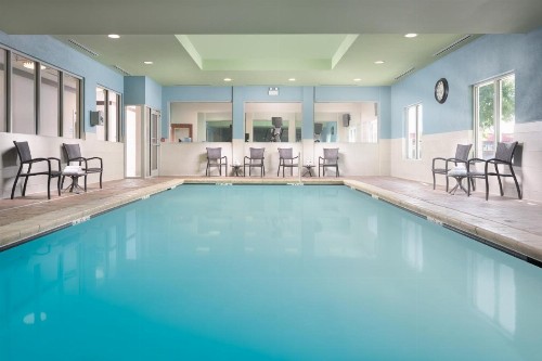 Holiday Inn Express Hotel & Suites Chattanooga Downtown an IHG Hotel - image 9