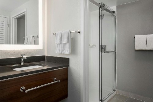 Courtyard by Marriott Chattanooga Downtown - image 3
