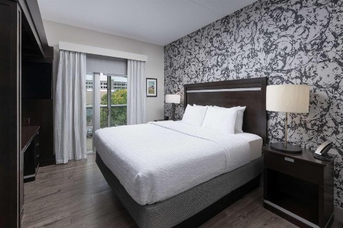 Hampton Inn & Suites Chattanooga Downtown - image 20