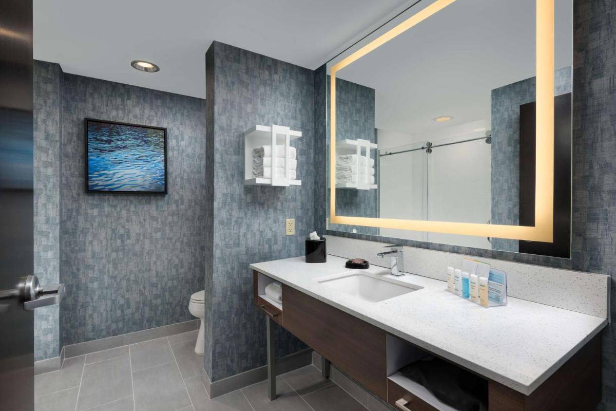 Hampton Inn & Suites Chattanooga Downtown - image 7