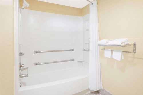 Travelodge by Wyndham Chattanooga/Hamilton Place - image 12