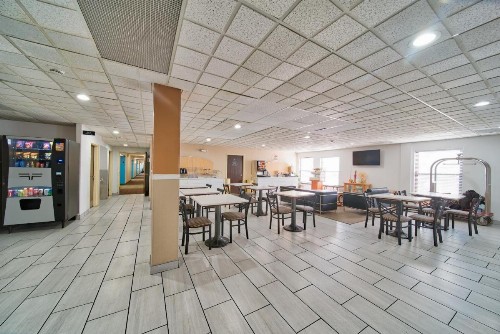 Super 8 by Wyndham Chattanooga/Hamilton Place - image 12
