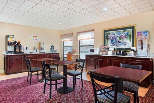 Super 8 by Wyndham Chattanooga/Hamilton Place - image 7