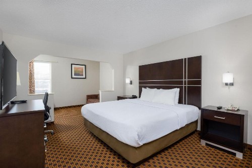 SureStay Plus Hotel by Best Western Chattanooga/ Hamilton Place - image 17