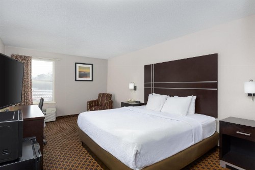 SureStay Plus Hotel by Best Western Chattanooga/ Hamilton Place - image 3