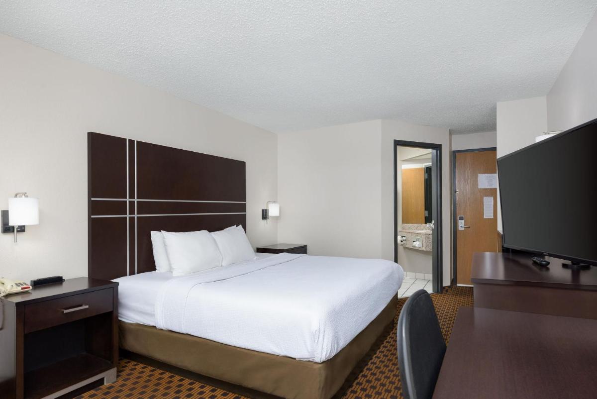 SureStay Plus Hotel by Best Western Chattanooga/ Hamilton Place - image 4