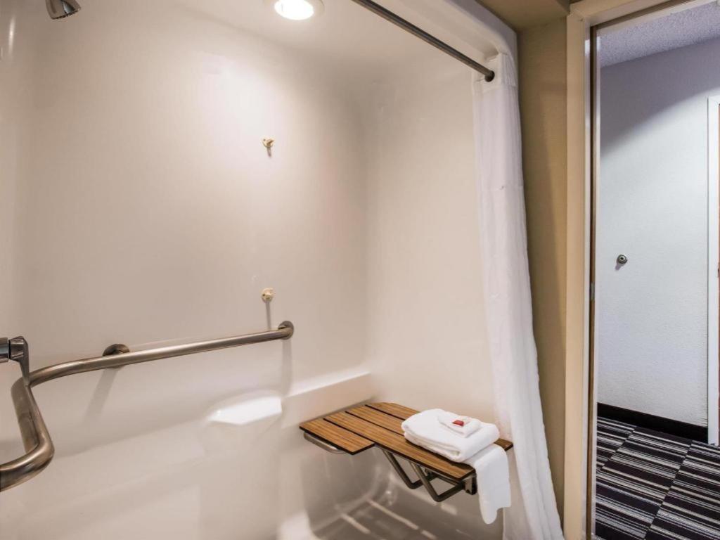 Microtel Inn by Wyndham Chattanooga Hamilton Place - image 4