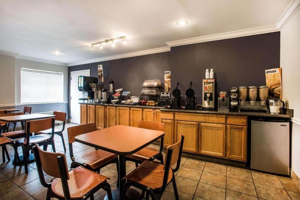 Microtel Inn by Wyndham Chattanooga Hamilton Place - image 6