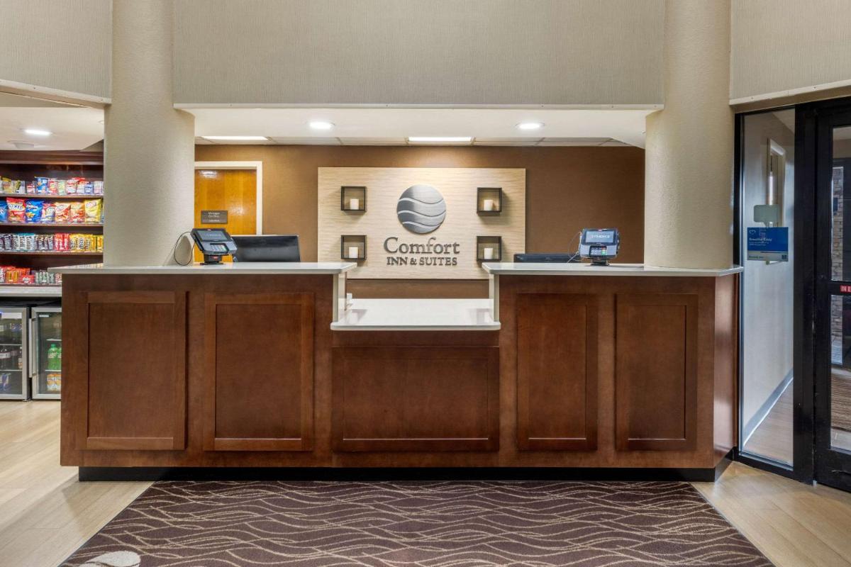 Comfort Inn & Suites Hamilton Place - main image