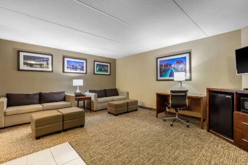 Comfort Inn & Suites Hamilton Place - image 11