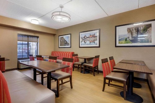 Comfort Inn & Suites Hamilton Place - image 17