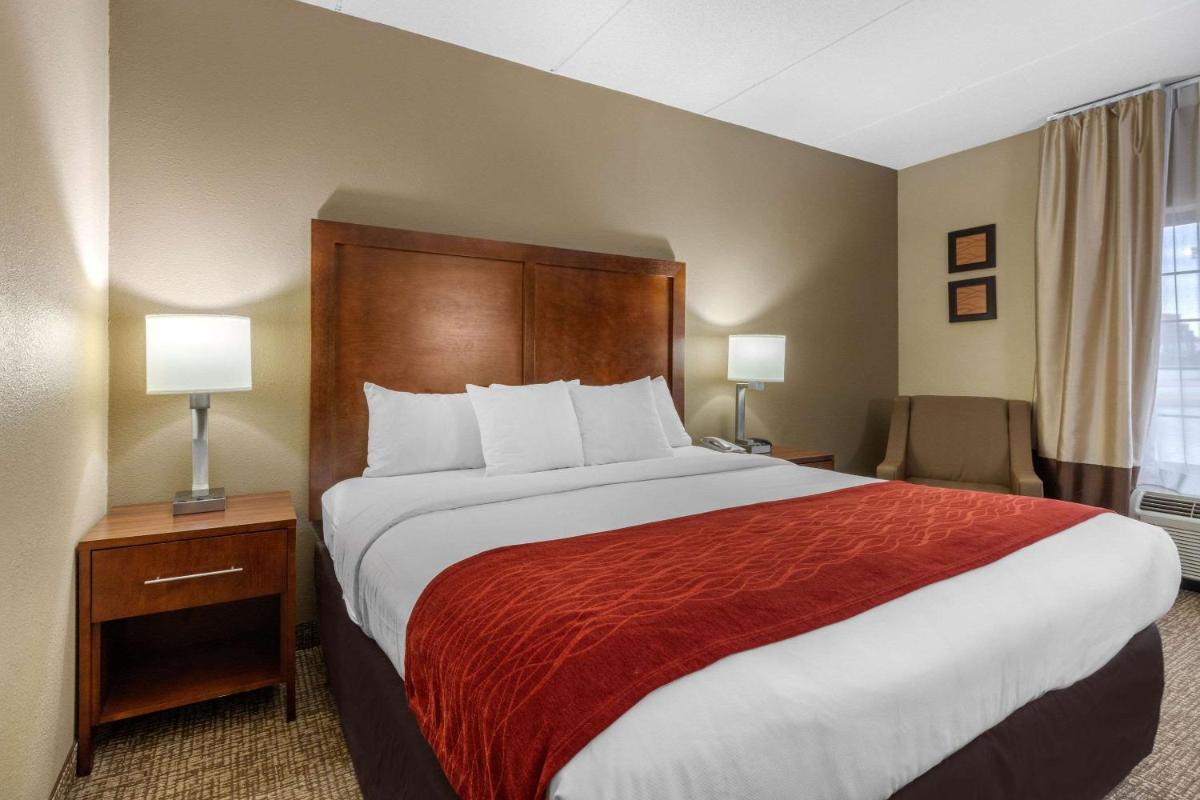 Comfort Inn & Suites Hamilton Place - image 2