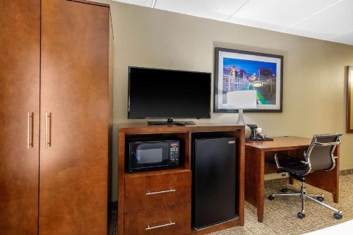 Comfort Inn & Suites Hamilton Place - image 27