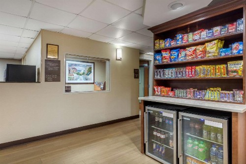 Comfort Inn & Suites Hamilton Place - image 7