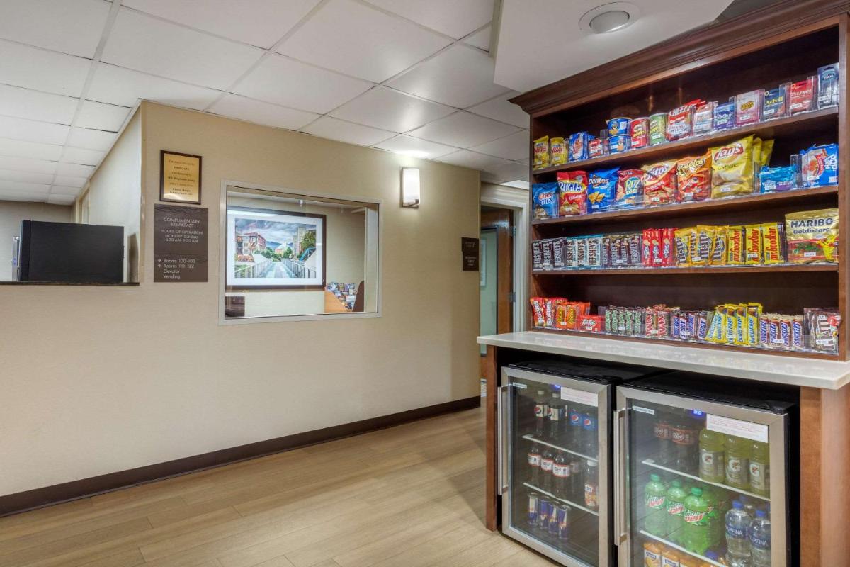 Comfort Inn & Suites Hamilton Place - image 7