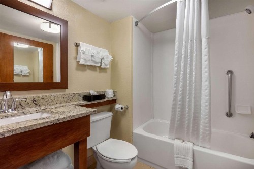 Comfort Inn & Suites Hamilton Place - image 8
