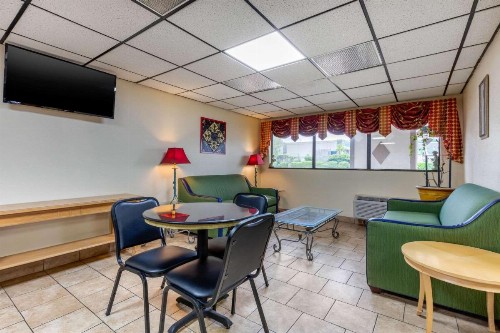 Econo Lodge Chattanooga - image 12