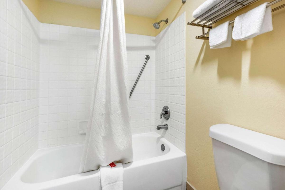 Econo Lodge Chattanooga - image 2