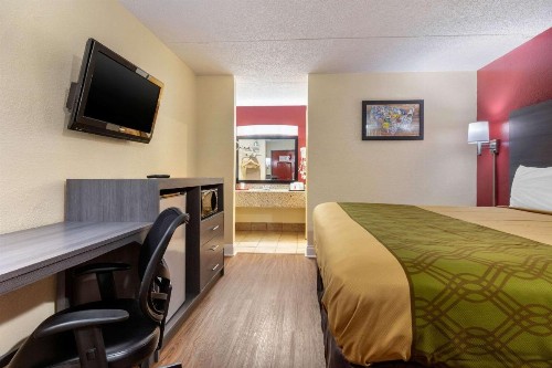 Econo Lodge Chattanooga - image 22